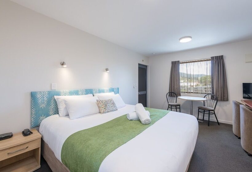 إستوديو سوبيريور, Bella Vista Nelson