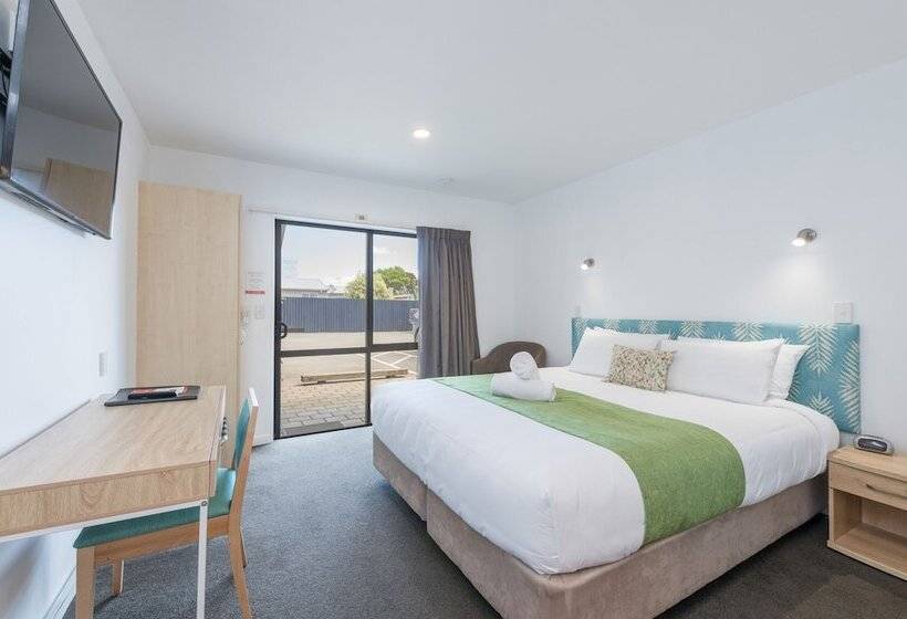 إستوديو سوبيريور, Bella Vista Nelson