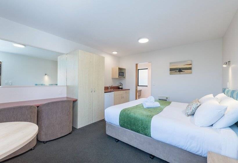 إستوديو سوبيريور, Bella Vista Nelson