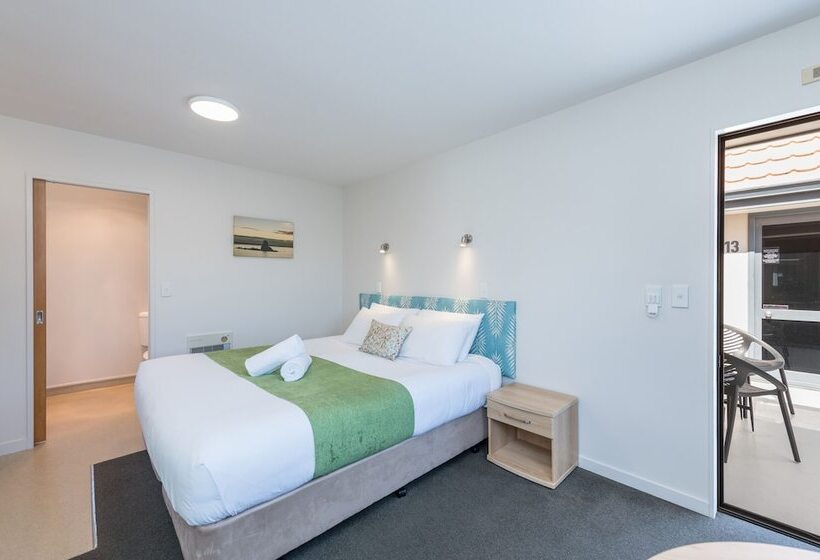 إستوديو سوبيريور, Bella Vista Nelson