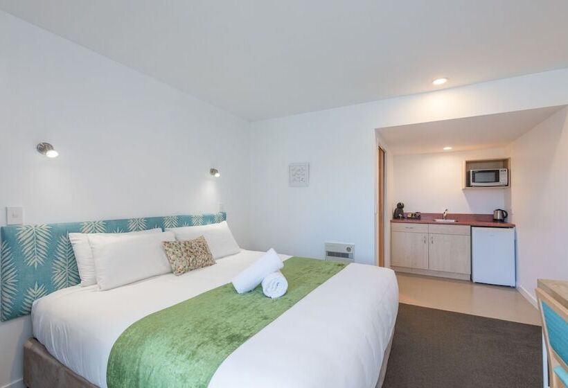 إستوديو سوبيريور, Bella Vista Nelson