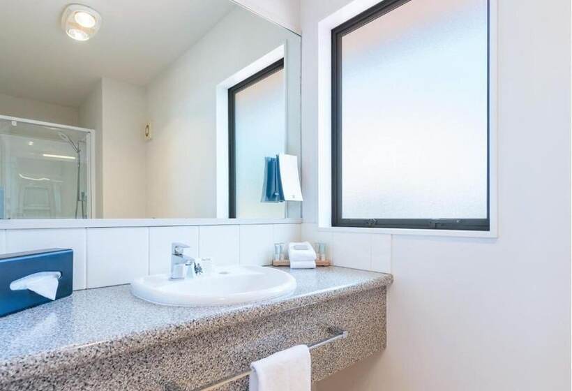 إستوديو سوبيريور, Bella Vista Nelson