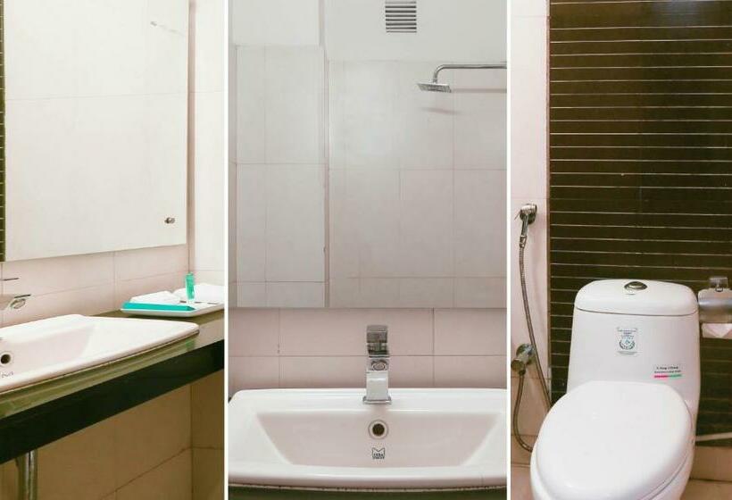 标准间, Blessings On Road Near New Delhi Railway Station