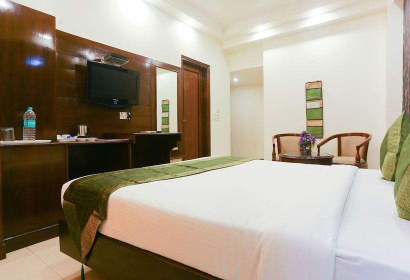 标准间, Blessings On Road Near New Delhi Railway Station