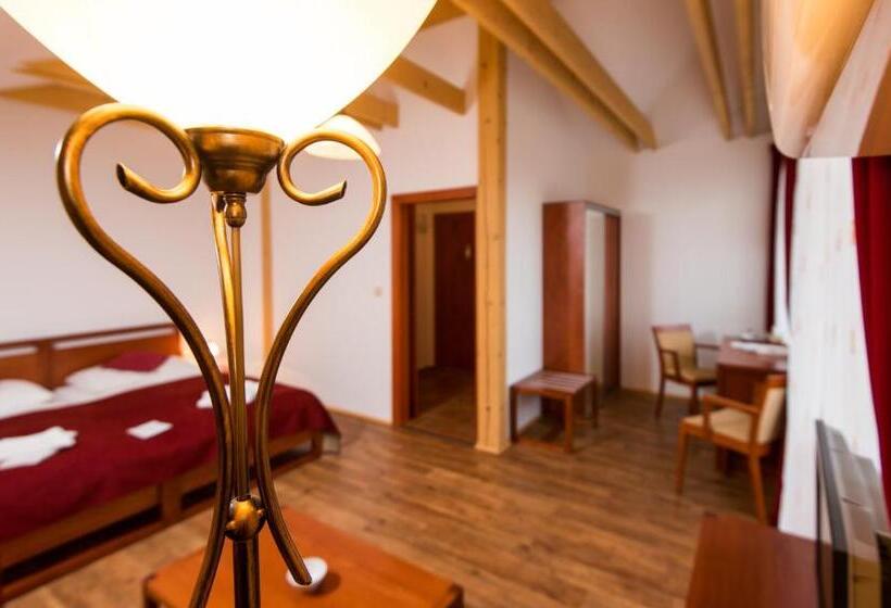 חדר דלוקס, Green Inn