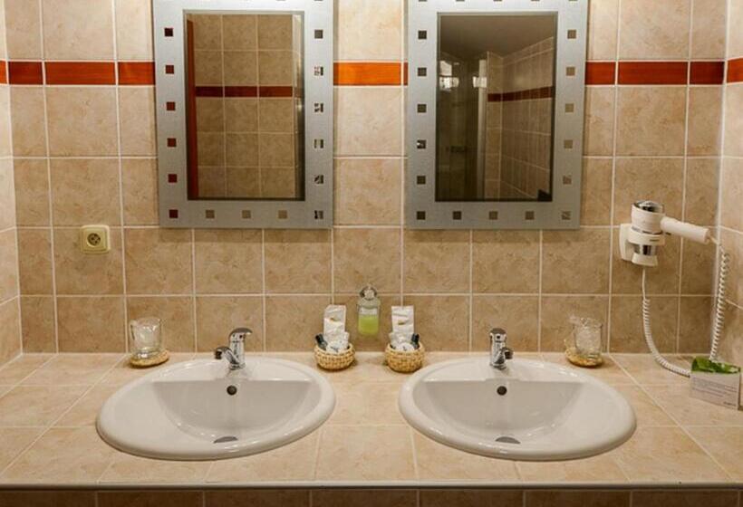 חדר דלוקס, Green Inn