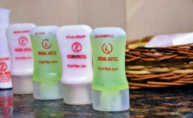 Cameră Deluxe, Regal