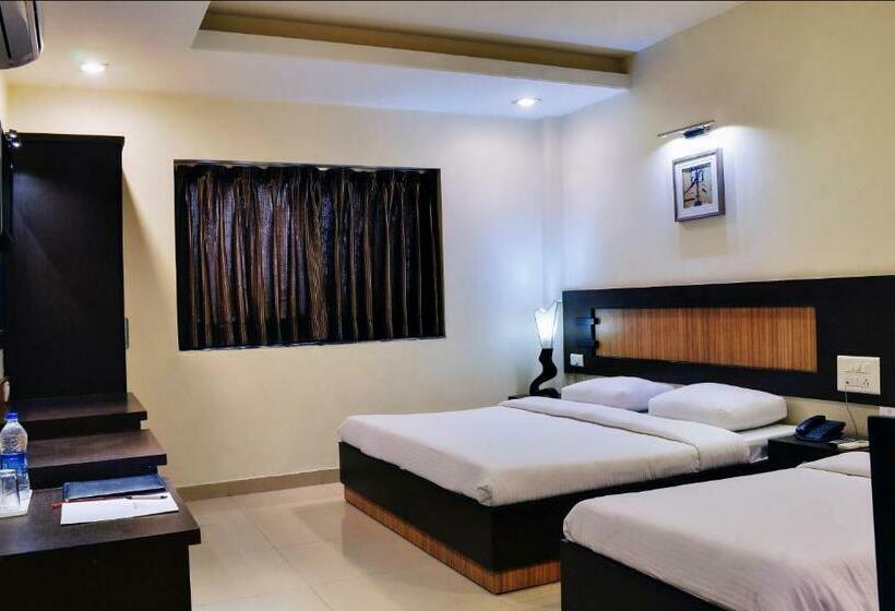 Cameră Triplă Deluxe, Regal