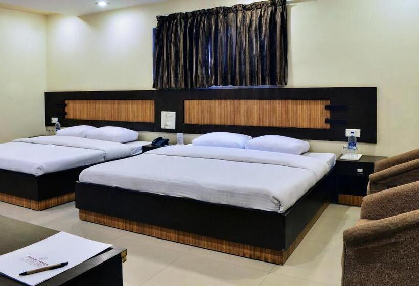 Cameră Cvadruplă Deluxe, Regal