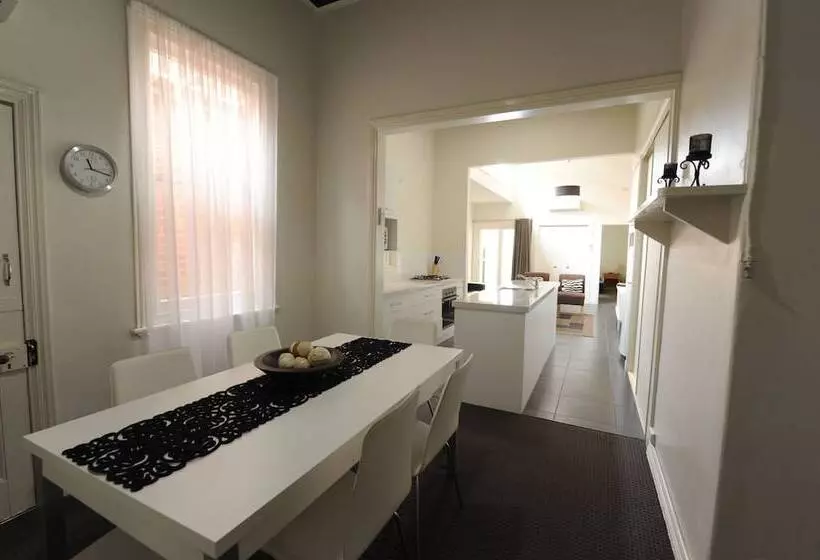 ２ベッドルームハウス, Alexandra Place