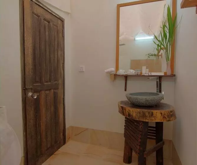 スタンダードバンガロー, Palm Village Resort & Spa