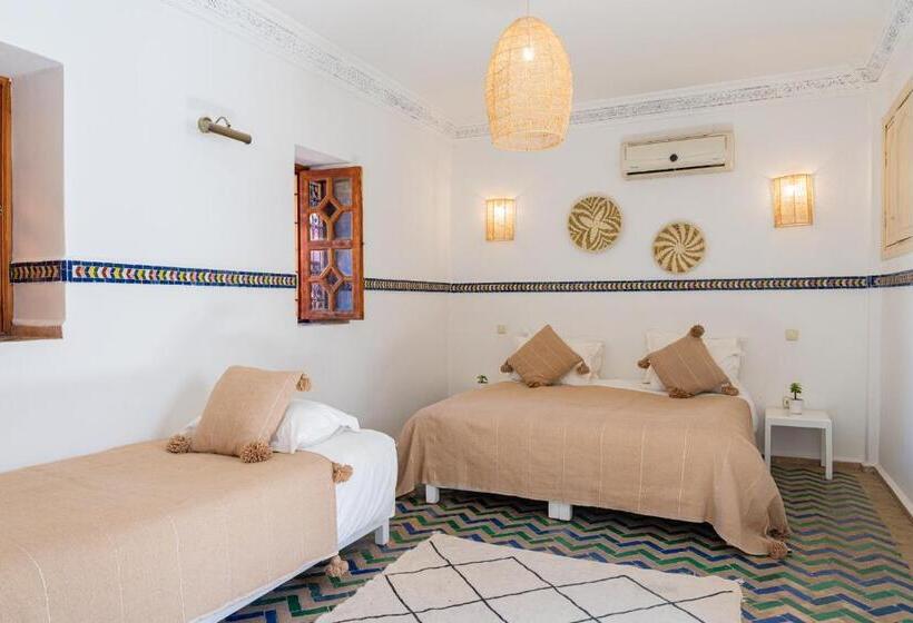 اتاق استاندارد سه نفره, Riad Le Marocain