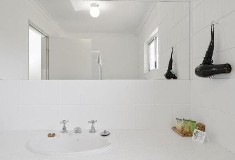 Семейный Номер, Wollongbar Motel