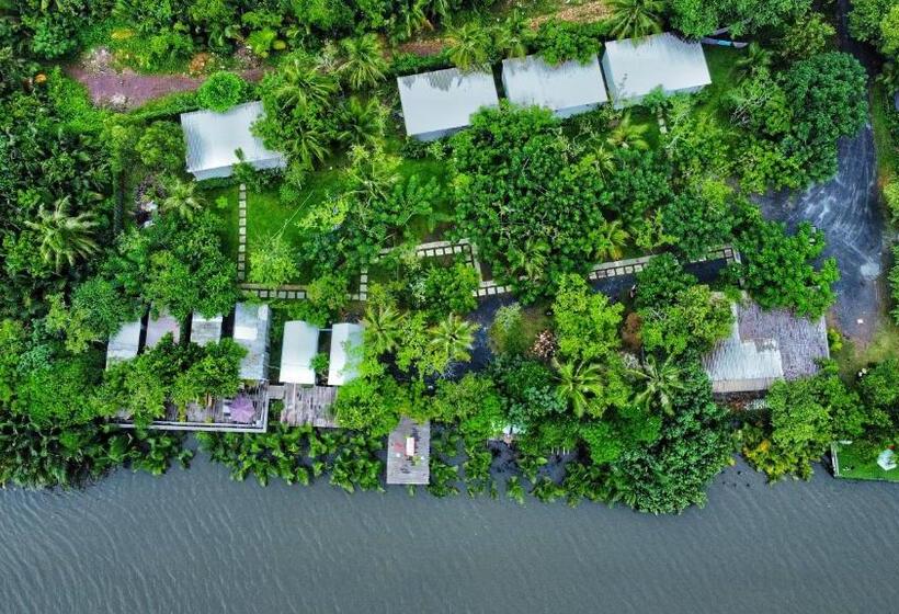 غرفة عائلية مطلّة علي الحديقة, Kampot Riverfront Boutique