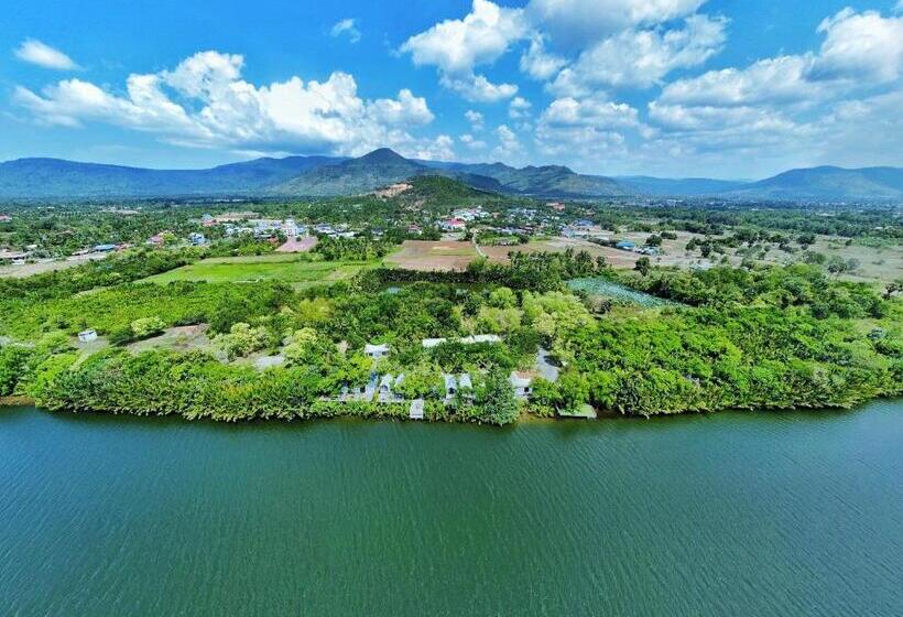 غرفة عائلية مطلّة علي الحديقة, Kampot Riverfront Boutique
