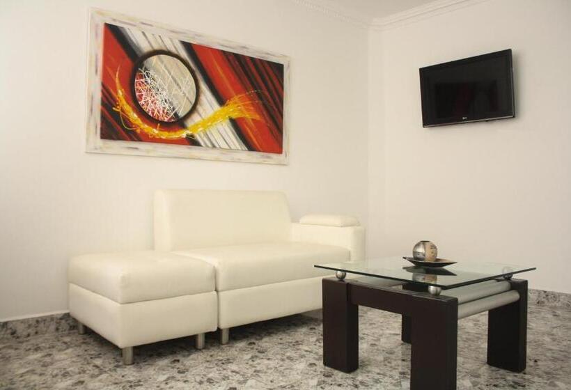 آپارتمان 3 خوابه, Apartahotel Kelly