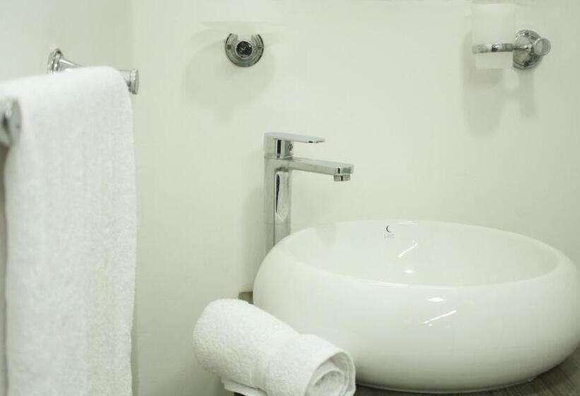 استودیوی سوپریور, Apartahotel Kelly