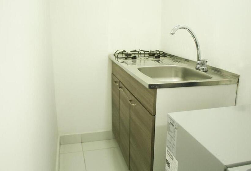 استودیوی سوپریور, Apartahotel Kelly