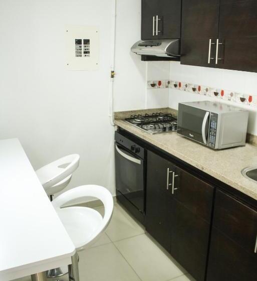 استودیو خانوادگی, Apartahotel Kelly