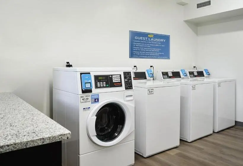 キングサイズベッドのスイートルーム, Stayapt Suites Dothan