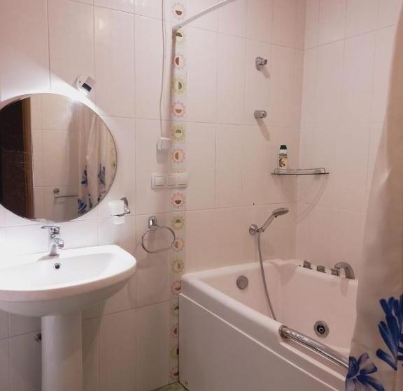 스탠다드 트리플 룸(3인실) 외부 욕실, Monument Guesthouse