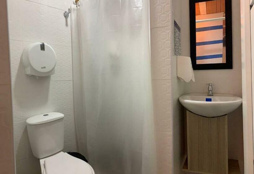 חדר סטנדרד יחיד חדר אמבטיה משותף, The Mural Hostel Bogotá