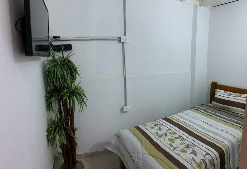 חדר סטנדרד יחיד חדר אמבטיה משותף, The Mural Hostel Bogotá