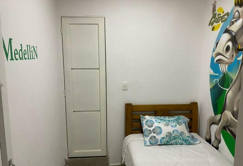 חדר סטנדרד יחיד חדר אמבטיה משותף, The Mural Hostel Bogotá