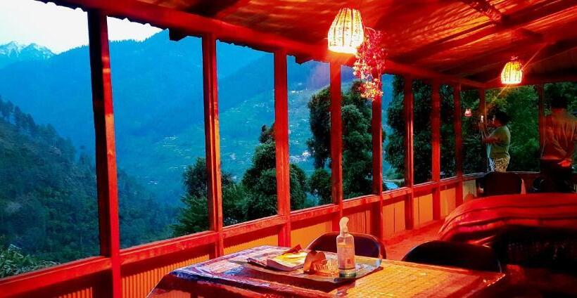 غرفة قياسية مطلة على الجبل, Tirthan Ecostay