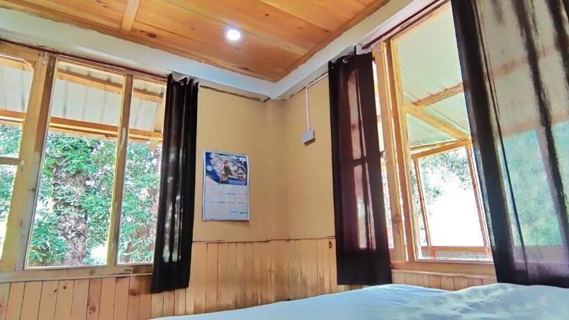 스탠다드 룸 산 전망, Tirthan Ecostay
