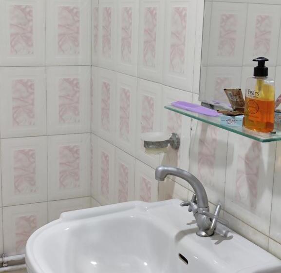 اتاق خانوادگی, Sunrise Rest House