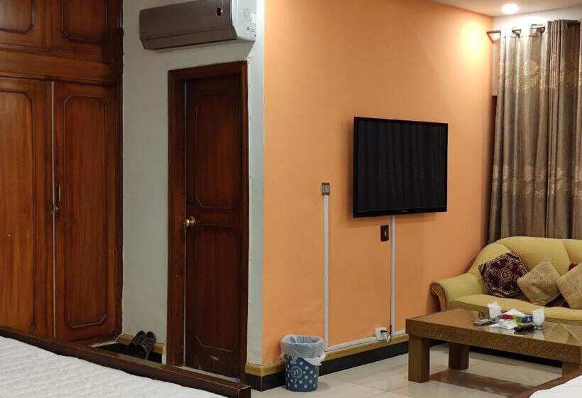 اتاق خانوادگی, Sunrise Rest House