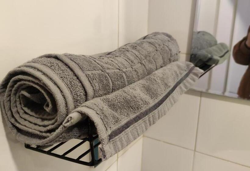 اتاق خانوادگی, Sunrise Rest House