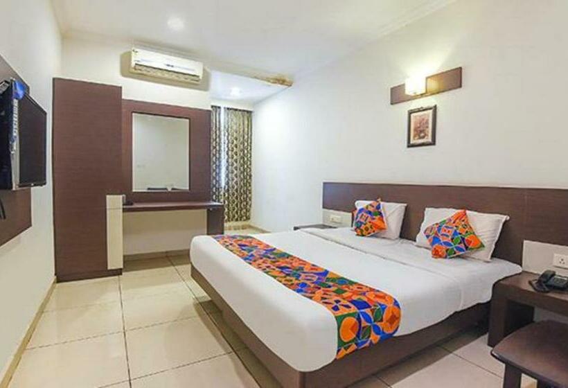 디럭스 룸, Fabhotel White Clouds