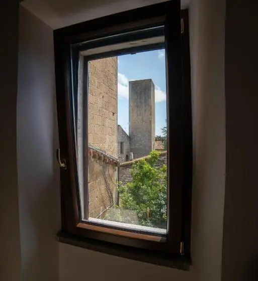 اتاق خانوادگی, La Residenza Dei Priori