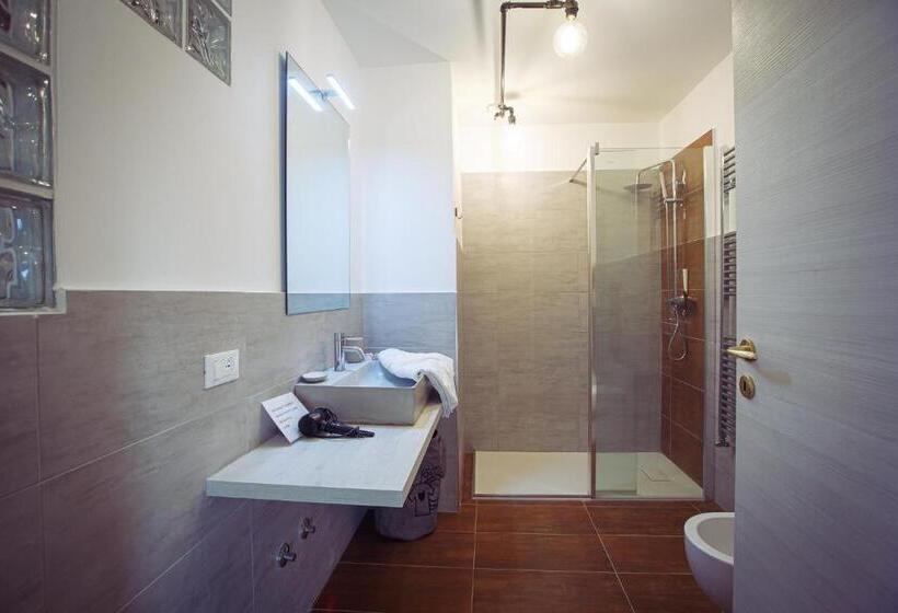 חדר משפחתי, La Residenza Dei Priori