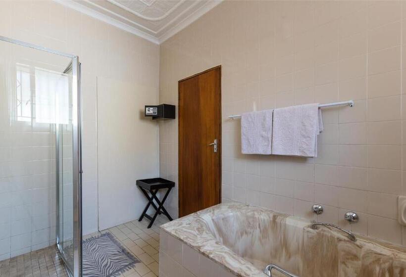 Ekonomiskt Rum, Agterplaas Guesthouse Pty Ltd