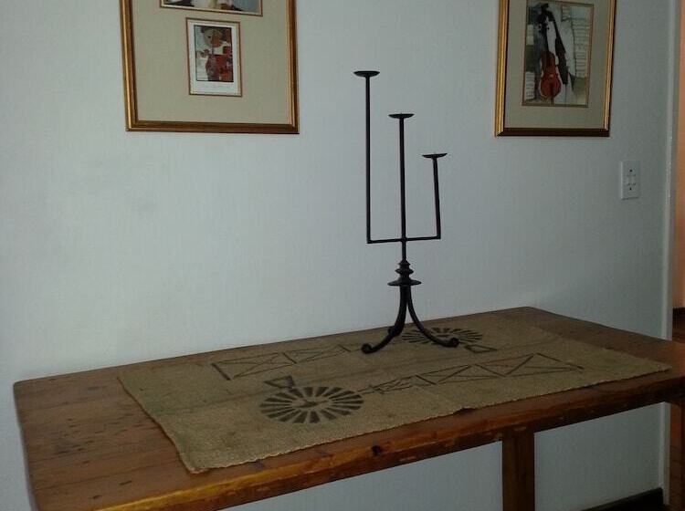 Ekonomiskt Rum, Agterplaas Guesthouse Pty Ltd