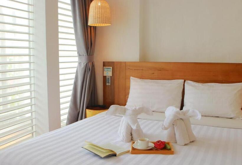 اتاق لوکس با بالکن, Duc Vuong Saigon Hotel   Bui Vien