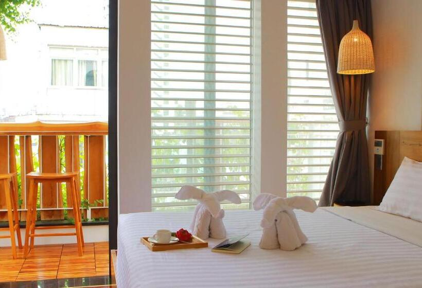 اتاق لوکس با بالکن, Duc Vuong Saigon Hotel   Bui Vien