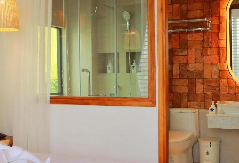 اتاق لوکس با بالکن, Duc Vuong Saigon Hotel   Bui Vien