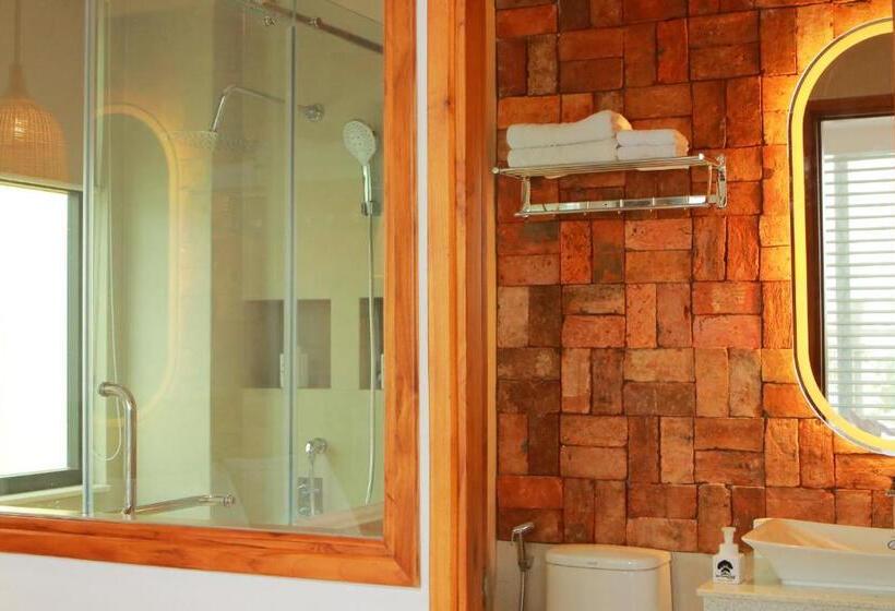 اتاق لوکس با بالکن, Duc Vuong Saigon Hotel   Bui Vien