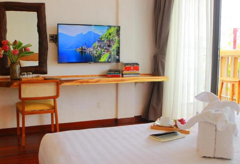 اتاق لوکس با بالکن, Duc Vuong Saigon Hotel   Bui Vien