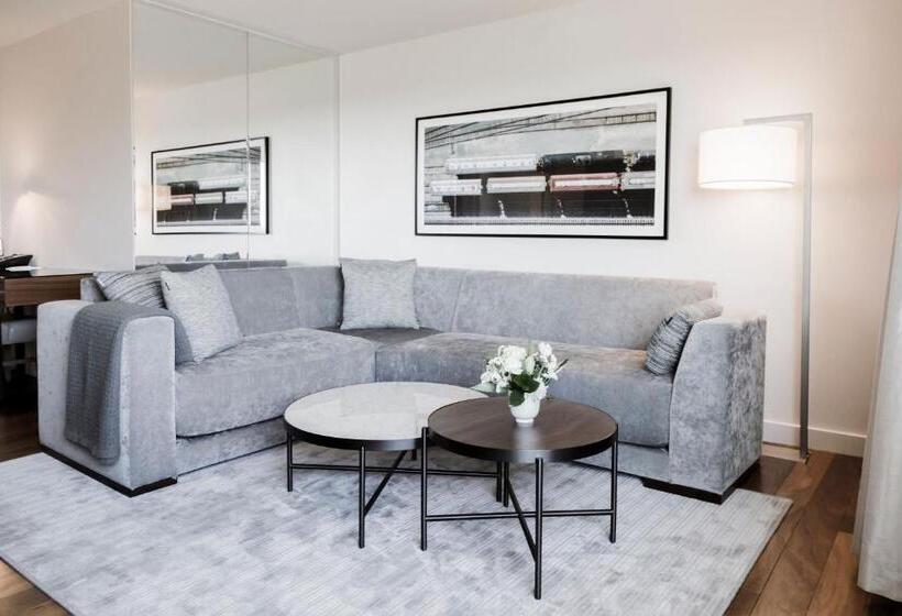 标准工作室, The James