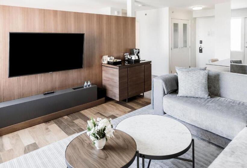 标准工作室, The James