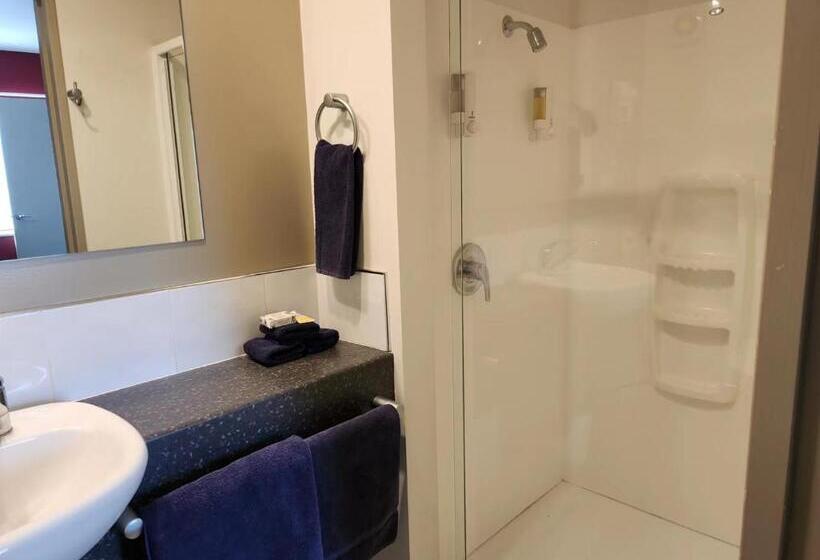 סוויטה, Landmark Manor