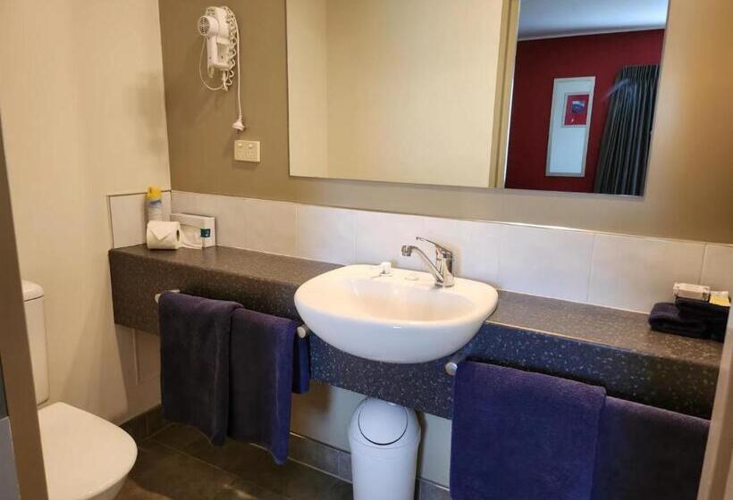 סוויטה, Landmark Manor