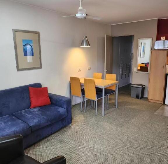 סוויטת 2 חדרי שינה, Landmark Manor