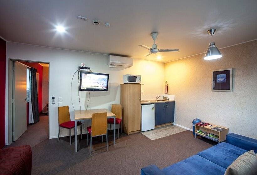 סוויטה, Landmark Manor