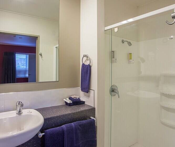 סוויטה, Landmark Manor